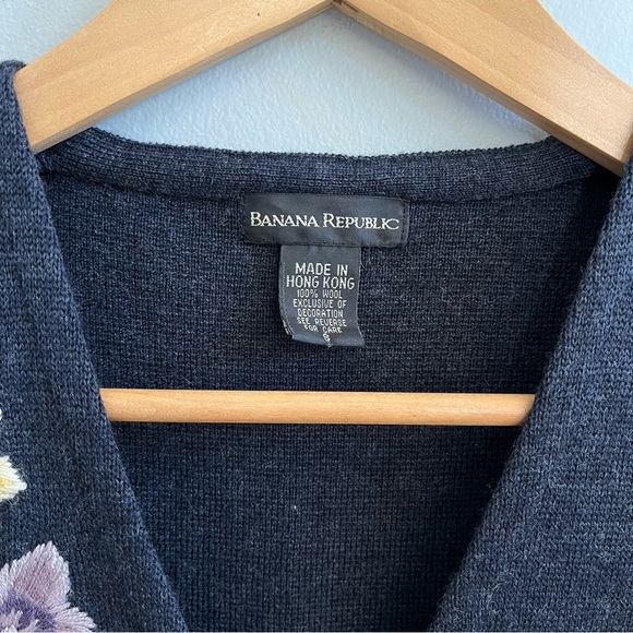 Banana Republic Sweater Vest Embroidered Wool Cottagecore Size Small - Picture 3 of 7